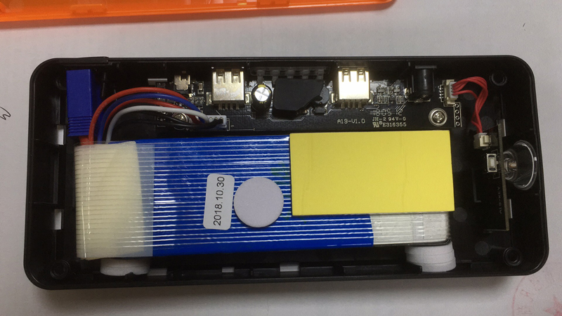 昂佳汽車(chē)應(yīng)急啟動(dòng)電源內(nèi)部圖